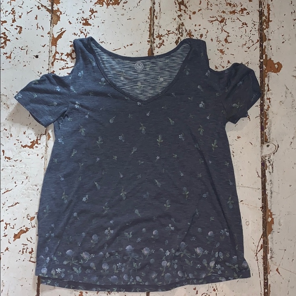 Open shoulder top